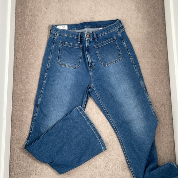 GAP Medium Wash Flare High Rise Denim Jeans with Patch Pockets.  Size 34 / 18R - Picture 2 of 5
